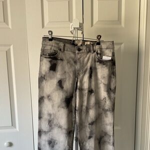 LOGO by Lori Goldstein